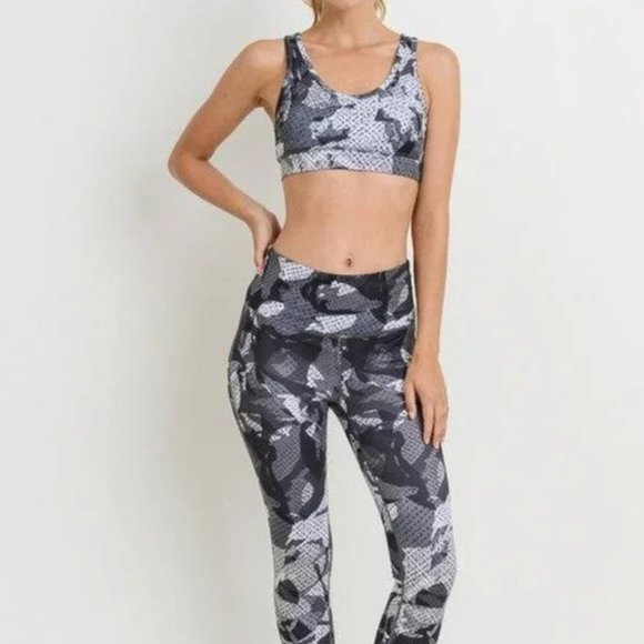 NWT MONO B Sports Bra Abstract Camo Black/Gray/White SIZES MEDIUM & LARGE - Picture 5 of 15